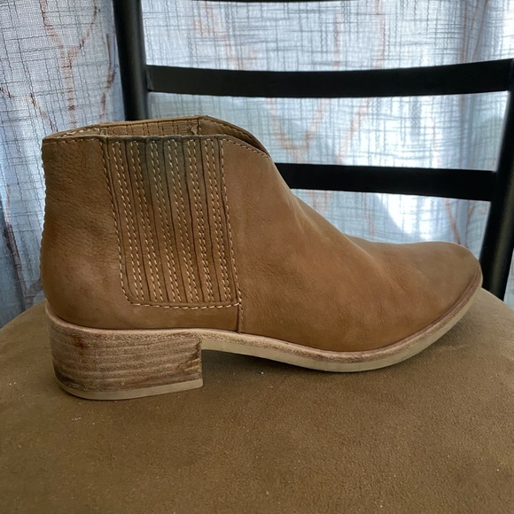 DOLCE VITA Towne Ankle Boot - Picture 8 of 10